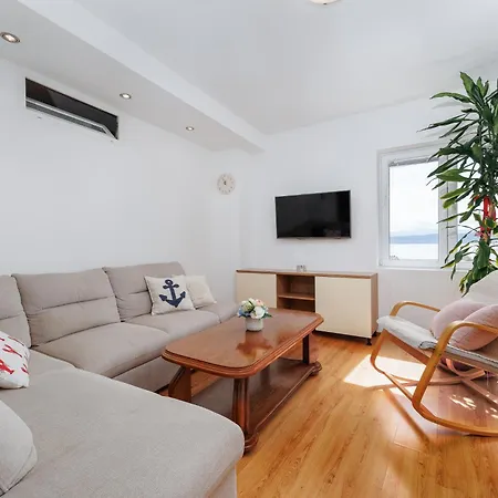 Bernarda Игране