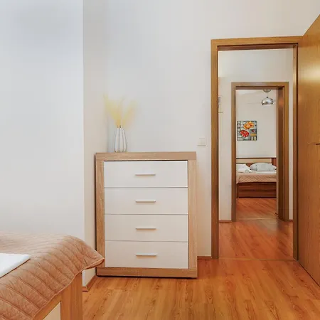 Bernarda * Игране